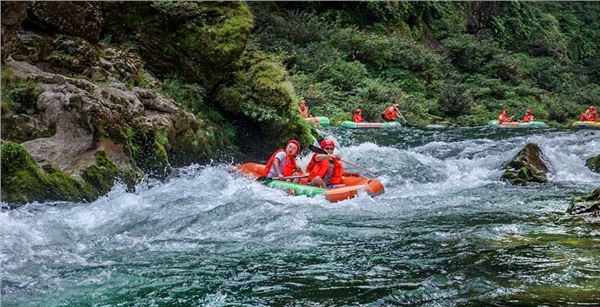 黃龍洞、天門仙山、猛洞河、鳳凰古城“湘西神秘之旅”5日游